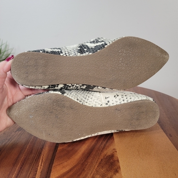 Madden Girl Snake Print Flats Pointed Toe Loafers Size 6.5 - Picture 11 of 14